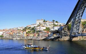 d0f218237457be7fbff9721faf0d7cd3-300x191 5 cidades mais bonitas de Portugal?